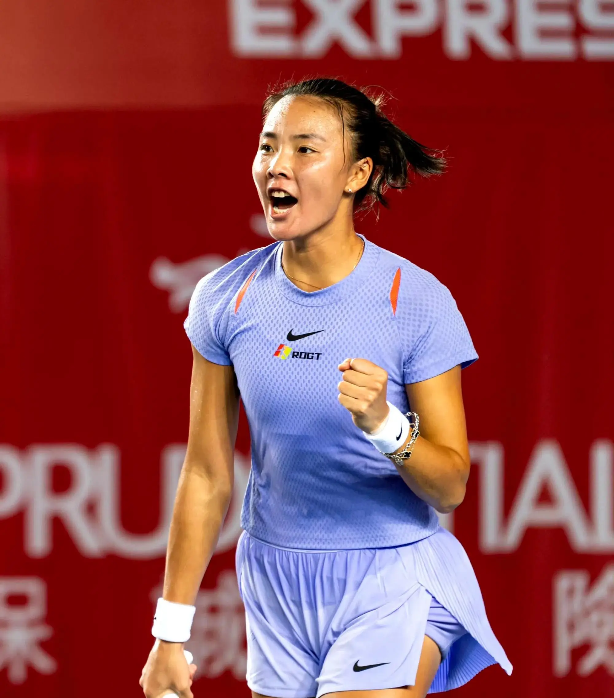 袁悦和施耐, 手以来的第, img